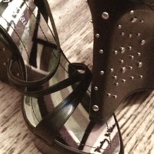 BLACK LTHR STUDDED WEDGE PLATFORMS